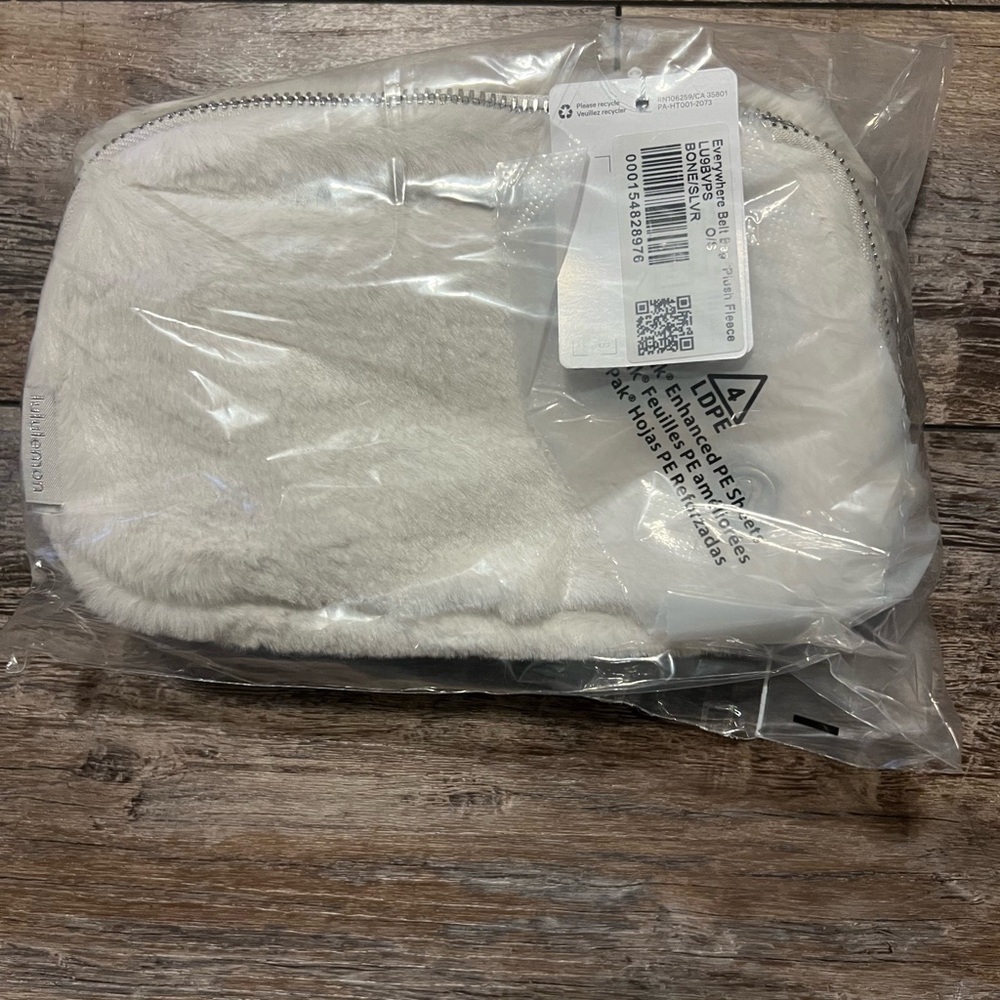 NEW LULULEMON EVERYWHERE BELT BAG
PLUSH FLEECE - Picture 8 of 10